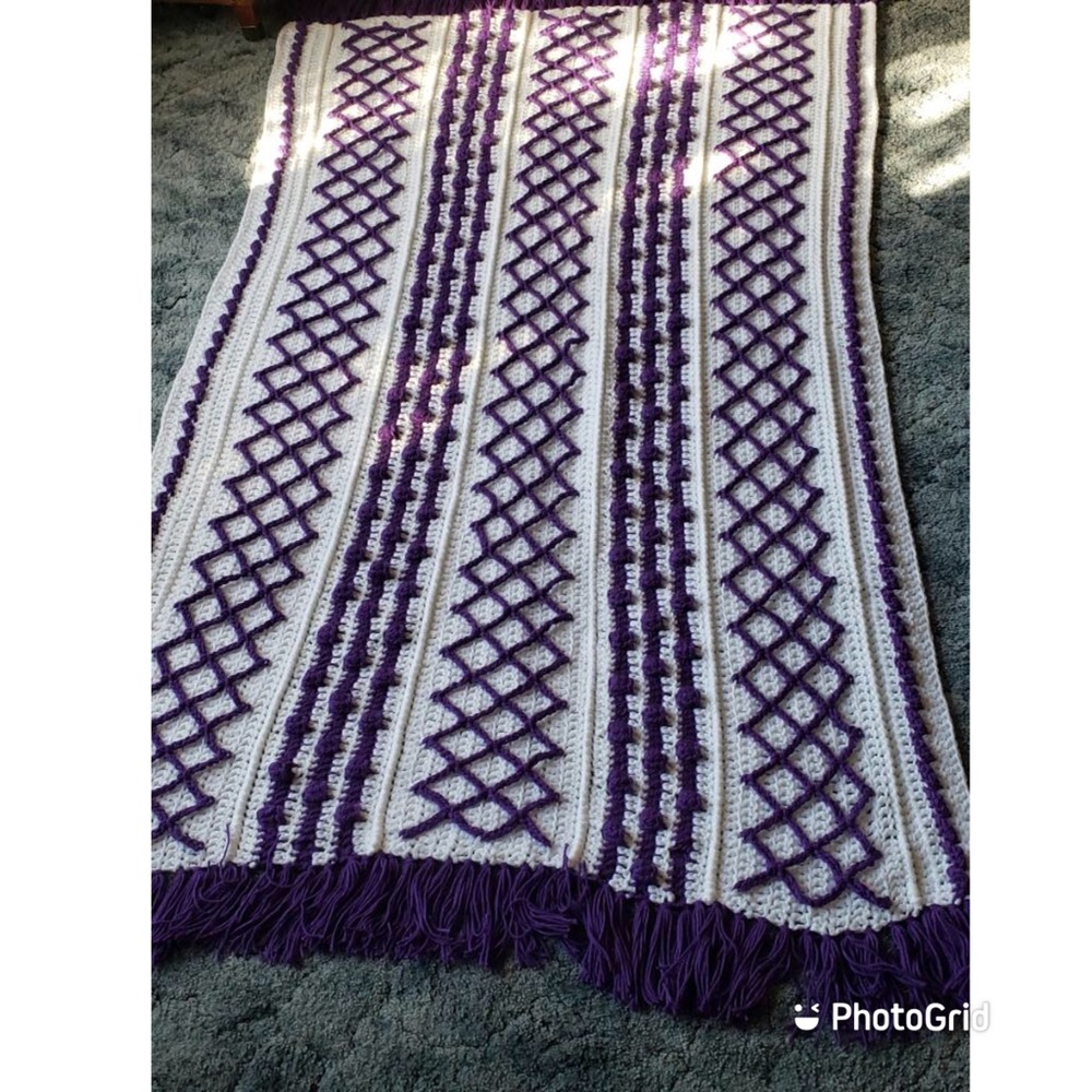 💐Calla Lilly Fisherman Style Afghan w/Fringe Hand Crocheted Purple & White